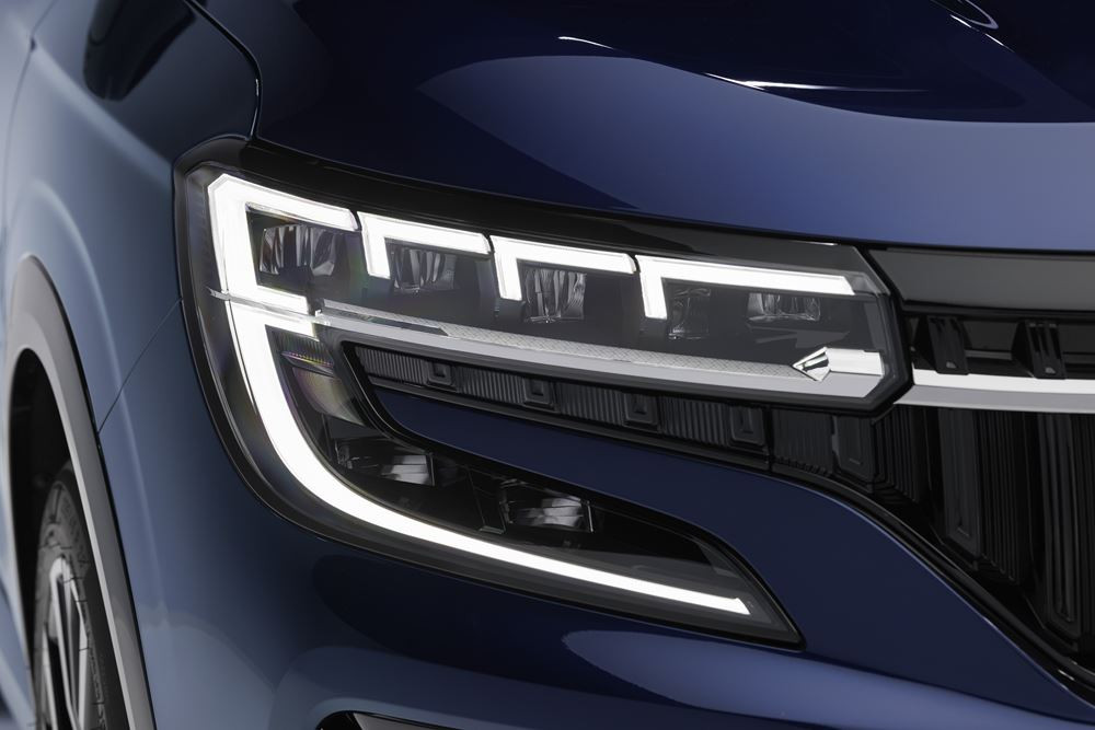 Le Renault Espace prend l'allure d'un SUV sept places à la ligne dynamique