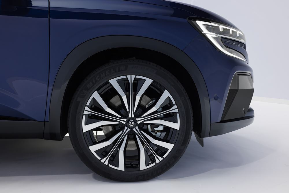Le Renault Espace prend l'allure d'un SUV sept places à la ligne dynamique