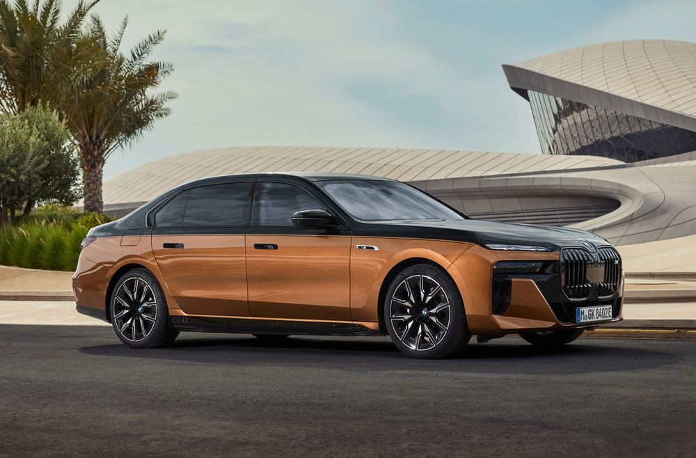 La BMW i7 M70 xDrive haute performance génère une puissance maximale de 660 ch