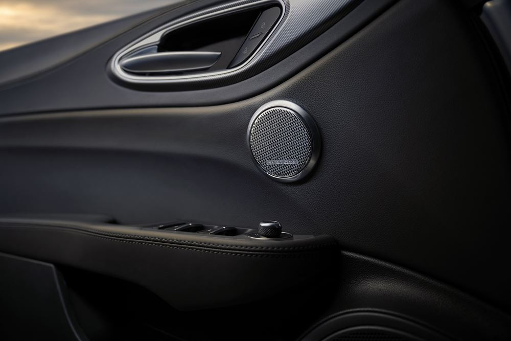 La berline sportive Alfa Romeo Giulia réinterprète la calandre caractéristique « Trilobo »