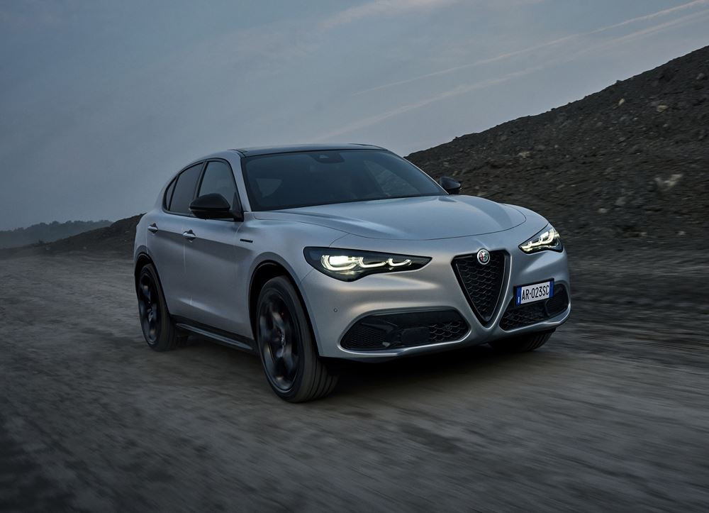 Le SUV sportif Alfa Romeo Stelvio réinterprète la calandre caractéristique « Trilobo »
