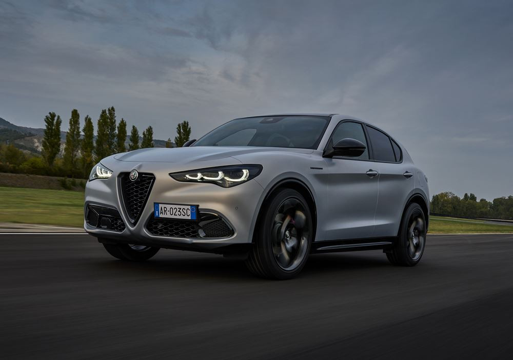 Le SUV sportif Alfa Romeo Stelvio réinterprète la calandre caractéristique « Trilobo »