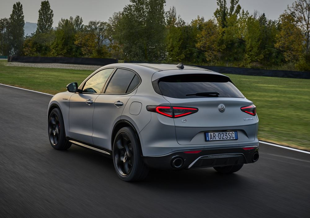 Le SUV sportif Alfa Romeo Stelvio réinterprète la calandre caractéristique « Trilobo »