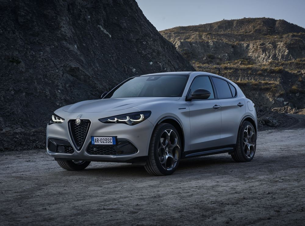 Le SUV sportif Alfa Romeo Stelvio réinterprète la calandre caractéristique « Trilobo »