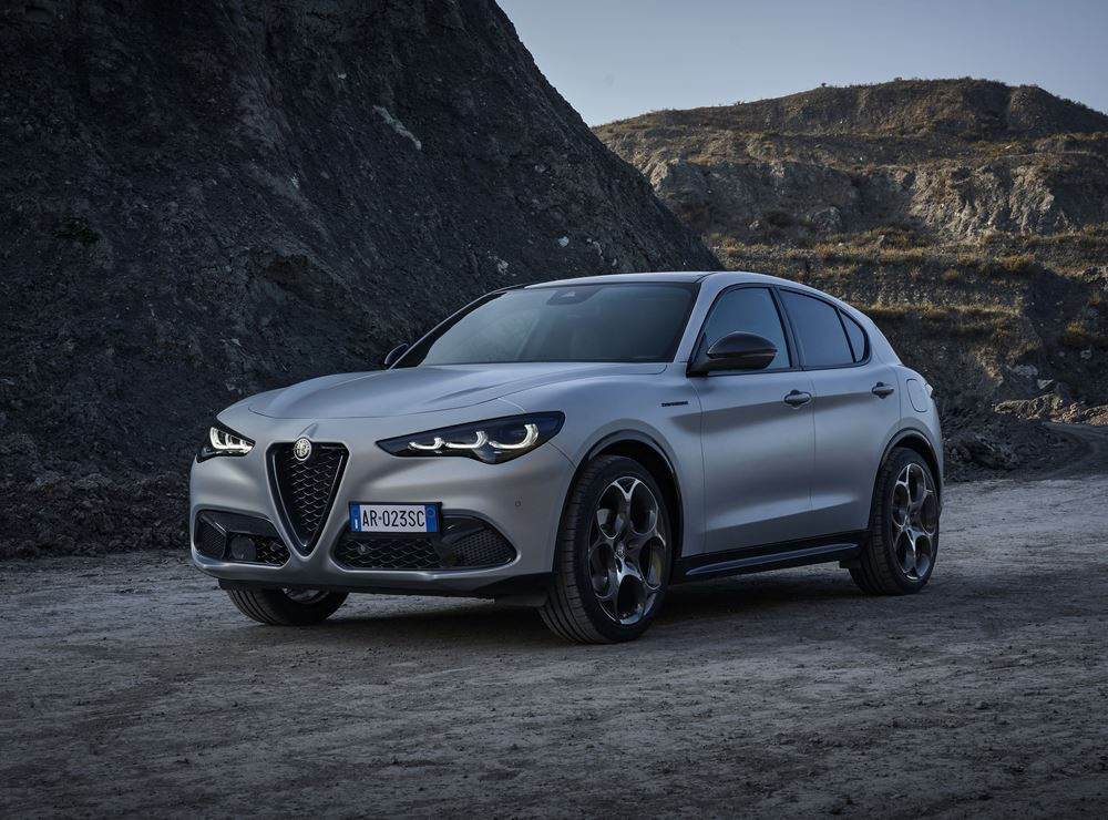 Le SUV sportif Alfa Romeo Stelvio réinterprète la calandre caractéristique « Trilobo »