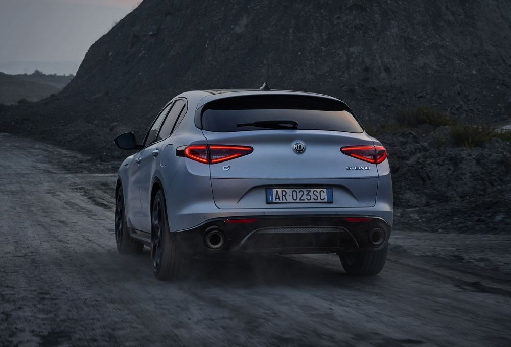 Le SUV sportif Alfa Romeo Stelvio réinterprète la calandre caractéristique « Trilobo »