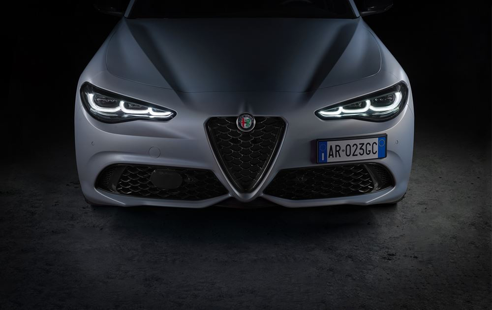 Le SUV sportif Alfa Romeo Stelvio réinterprète la calandre caractéristique « Trilobo »