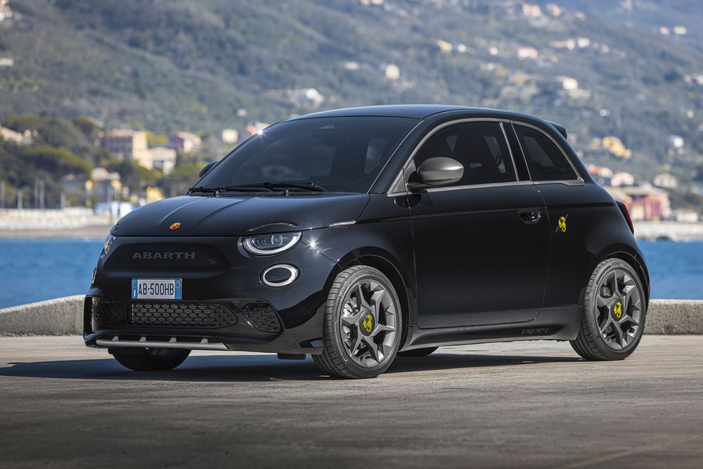 L'Abarth 500e électrique revendique une expérience de conduite urbaine stimulante