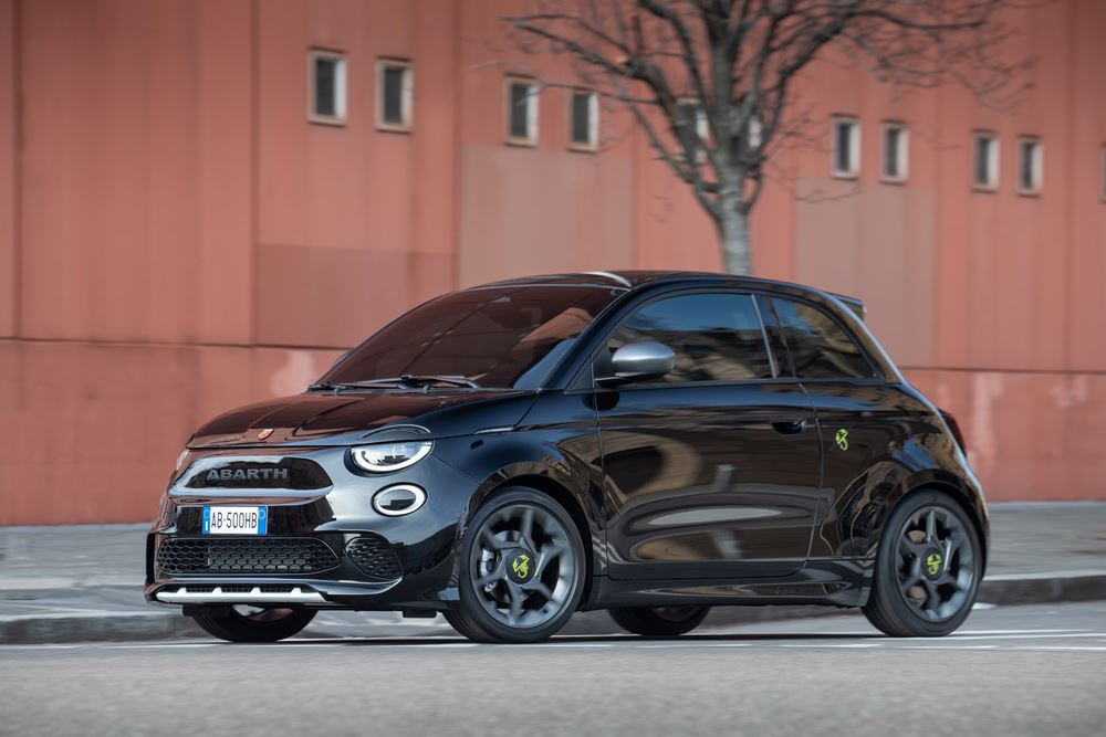 L'Abarth 500e électrique revendique une expérience de conduite urbaine stimulante