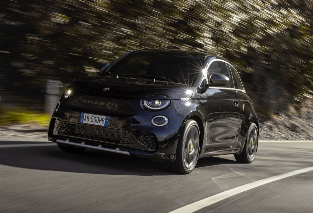 L'Abarth 500e électrique revendique une expérience de conduite urbaine stimulante