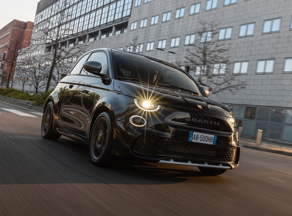 L'Abarth 500e électrique revendique une expérience de conduite urbaine stimulante