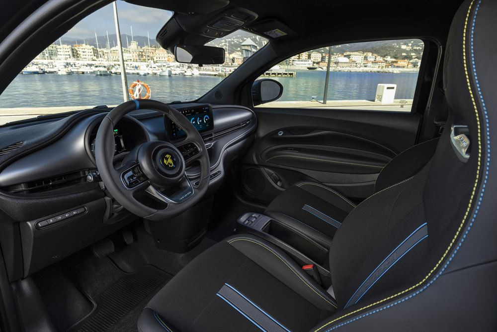 L'Abarth 500e électrique revendique une expérience de conduite urbaine stimulante