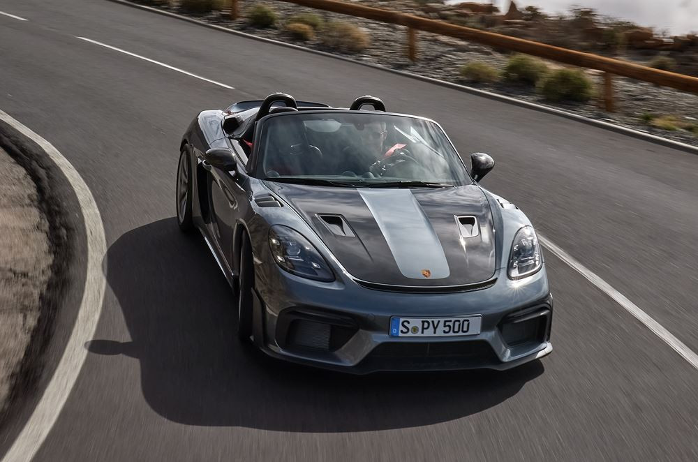 Le Porsche 718 Spyder RS embarque un moteur central à haut régime de 500 ch