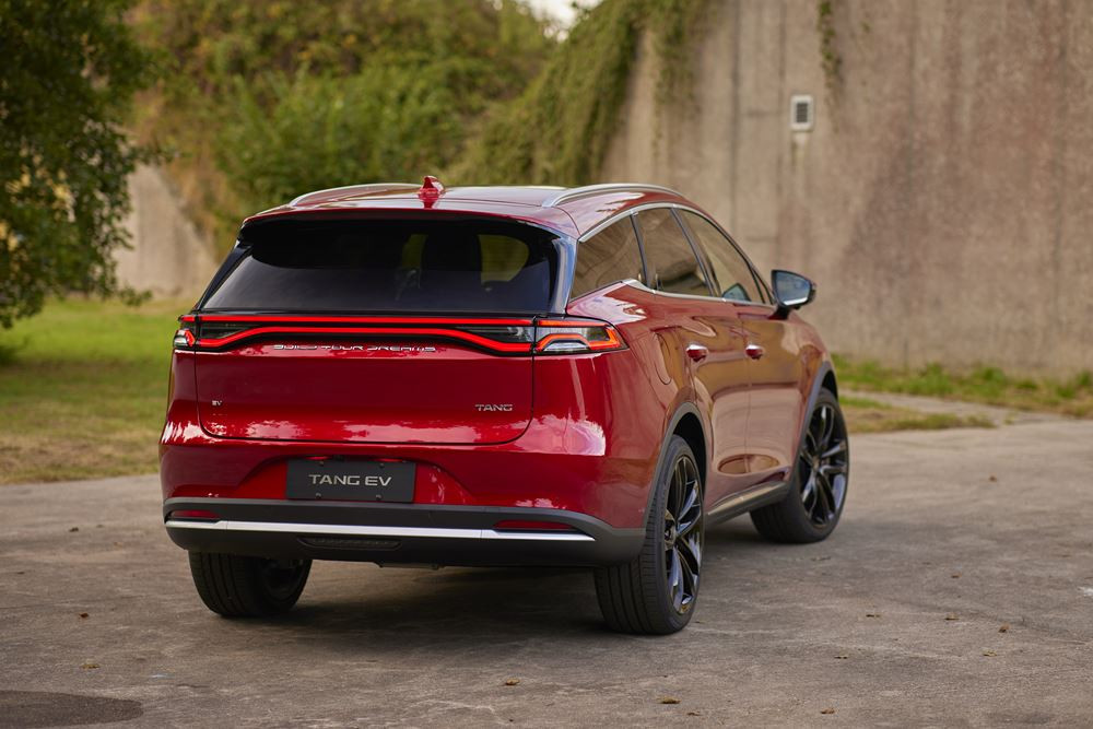 Le grand SUV électrique Byd Tang transporte jusqu'à 7 personnes