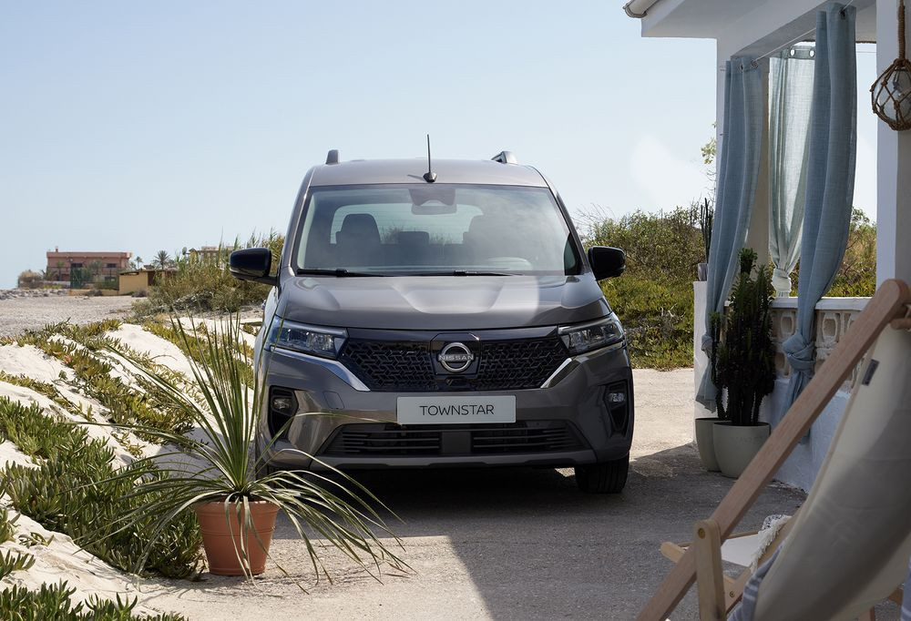 Le ludospace électrique Nissan Townstar EV Combi offre jusqu'à 285 km d'autonomie WLTP