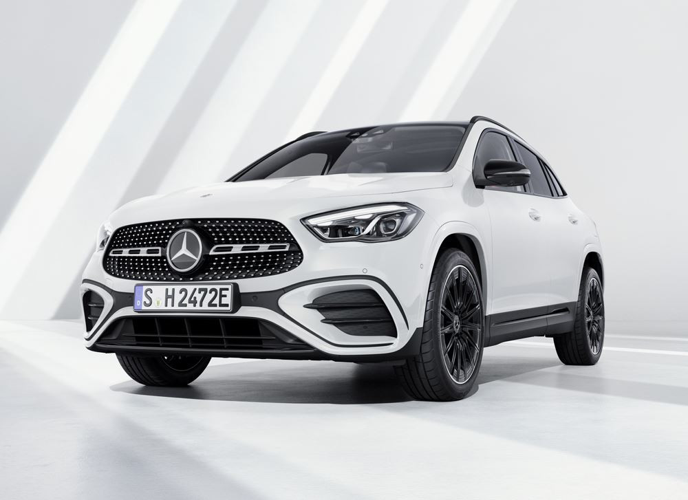 Le SUV compact sportif Mercedes-Benz GLA s'offre un design puissant retravaillé