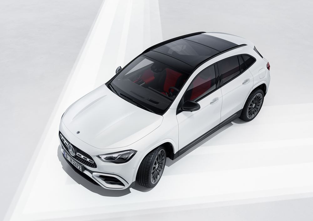Le SUV compact sportif Mercedes-Benz GLA s'offre un design puissant retravaillé