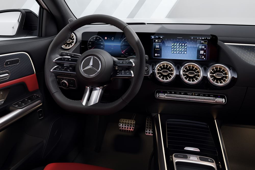 Le SUV compact sportif Mercedes-Benz GLA s'offre un design puissant retravaillé