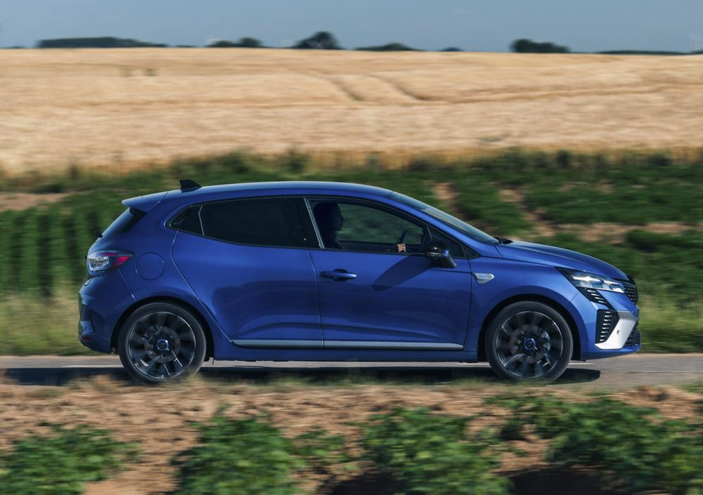 La Renault Clio restylée adopte des lignes tendues et facettées