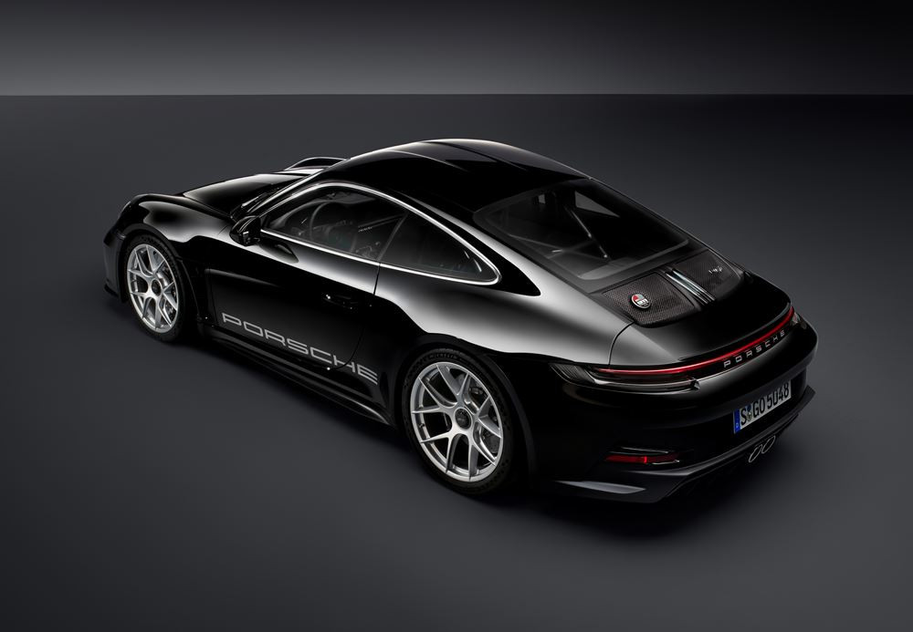 La Porsche 911 S/T est animée par un moteur atmosphérique à plat de 525 ch associé à une boîte manuelle