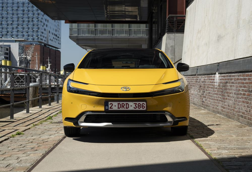La Toyota Prius hybride rechargeable adopte une silhouette aérodynamique fluide de type coupé