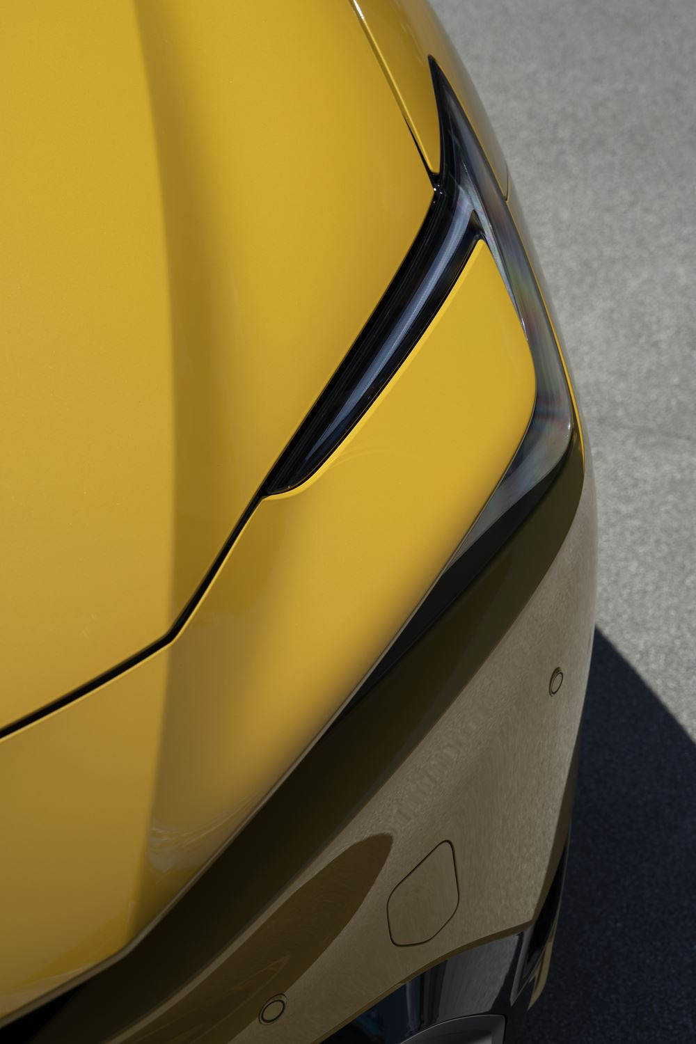 La Toyota Prius hybride rechargeable adopte une silhouette aérodynamique fluide de type coupé