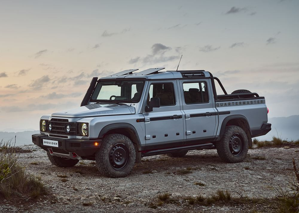 Le pick-up double cab Ineos Grenadier Quartermaster en approche