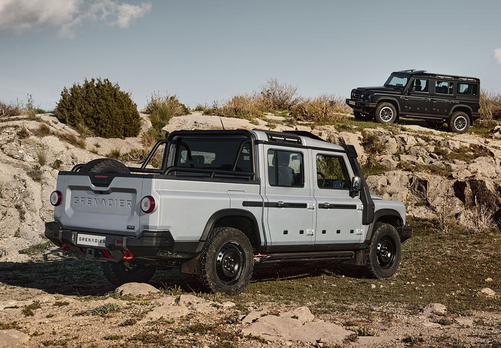 Le pick-up double cab Ineos Grenadier Quartermaster en approche
