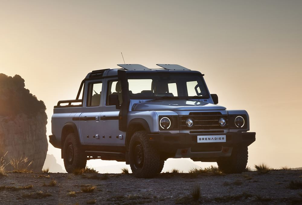 Le pick-up double cab Ineos Grenadier Quartermaster en approche