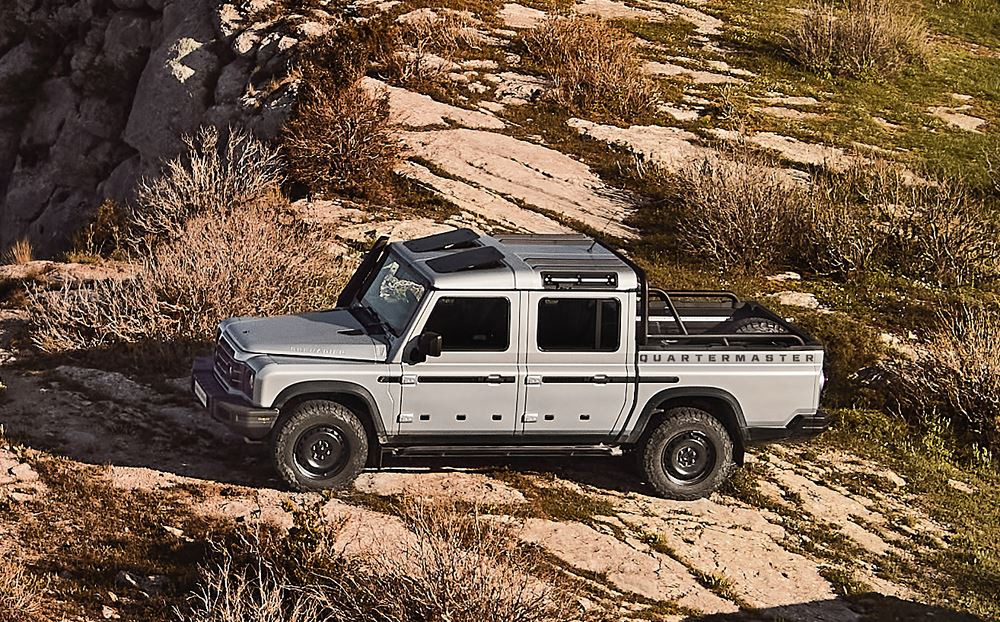 Le pick-up double cab Ineos Grenadier Quartermaster en approche