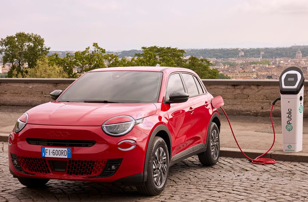 La Fiat 600e électrique vise la mobilité urbaine italienne