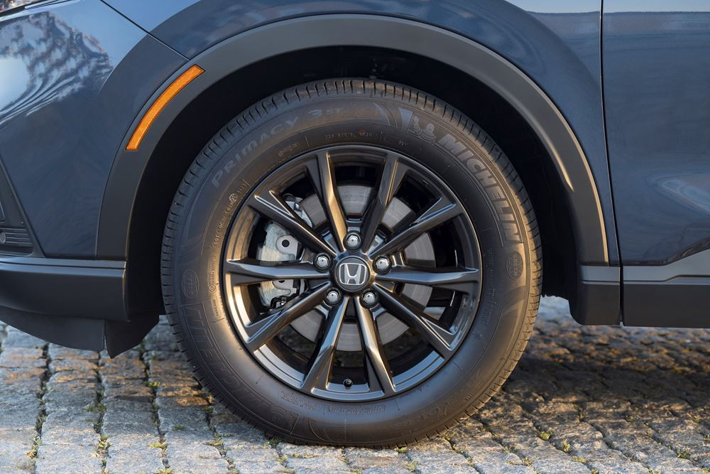 Le SUV Honda CR-V de sixième génération affiche un aspect plus affirmé à l'avant