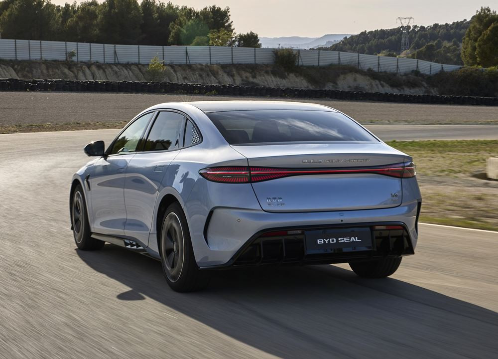 La berline électrique du segment D Byd Seal revendique une autonomie WLTP jusqu'à 570 km