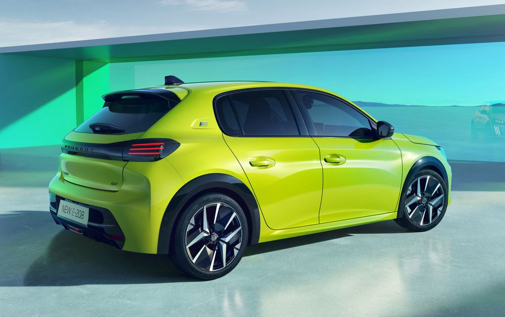 La Peugeot e-208 électrique au design réinventé arrive sur le marché