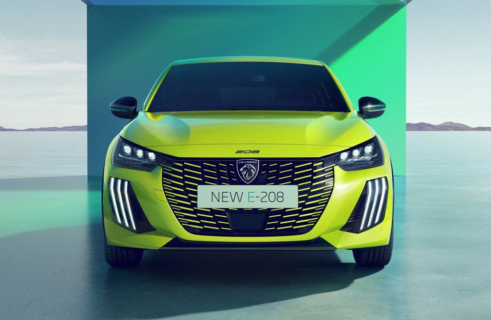 La Peugeot e-208 électrique au design réinventé arrive sur le marché