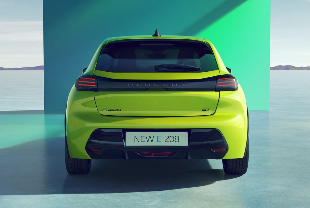 La Peugeot e-208 électrique au design réinventé arrive sur le marché