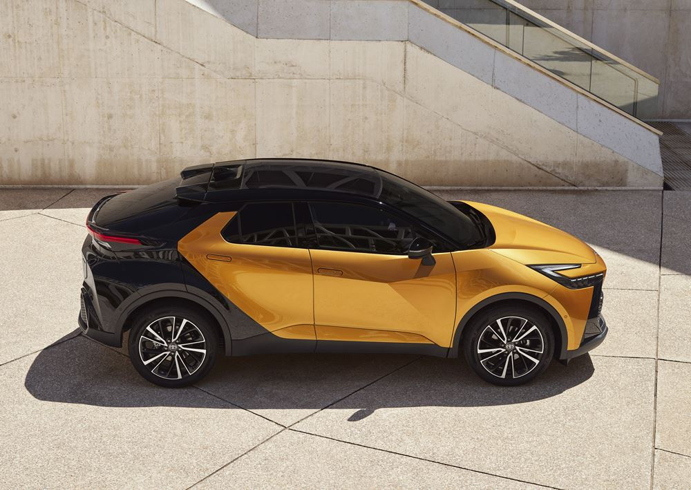 Le SUV coupé du segment C au design radical Toyota C-HR en approche