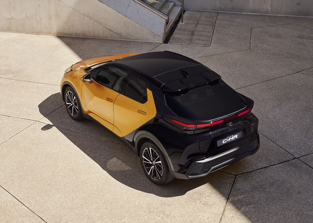 Le SUV coupé du segment C au design radical Toyota C-HR en approche