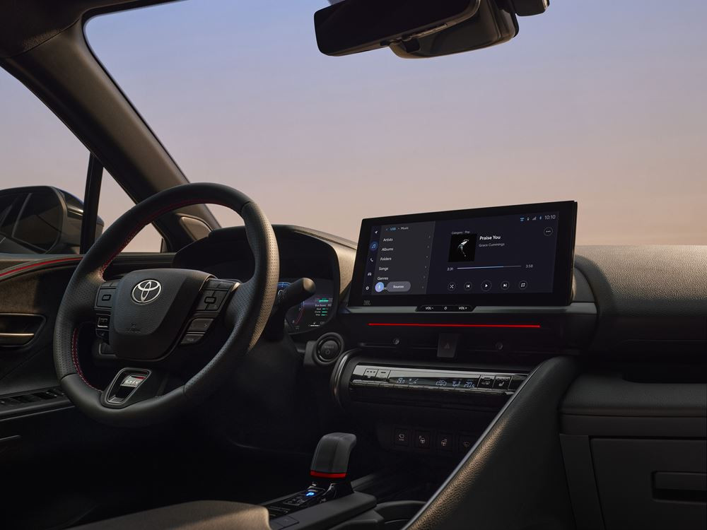 Le SUV coupé du segment C au design radical Toyota C-HR en approche