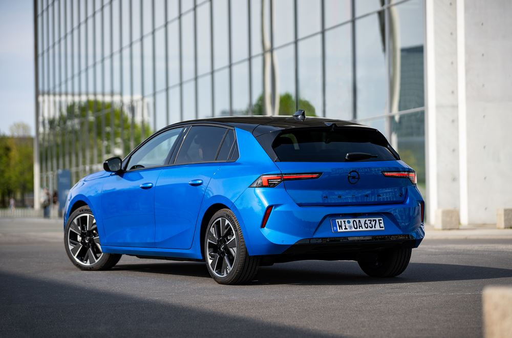 La berline compacte Opel Astra Electric affiche une autonomie de 418 km