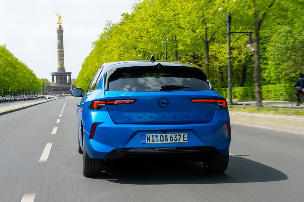 La berline compacte Opel Astra Electric affiche une autonomie de 418 km
