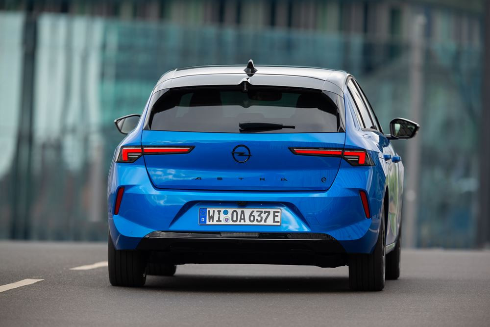 La berline compacte Opel Astra Electric affiche une autonomie de 418 km