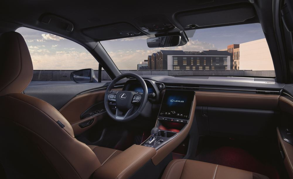 Le SUV urbain Lexus LBX hybride auto-rechargeable affiche une forte personnalité