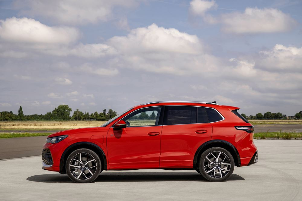 La troisième génération du Volkswagen Tiguan au style plus affirmé arrive sur le marché