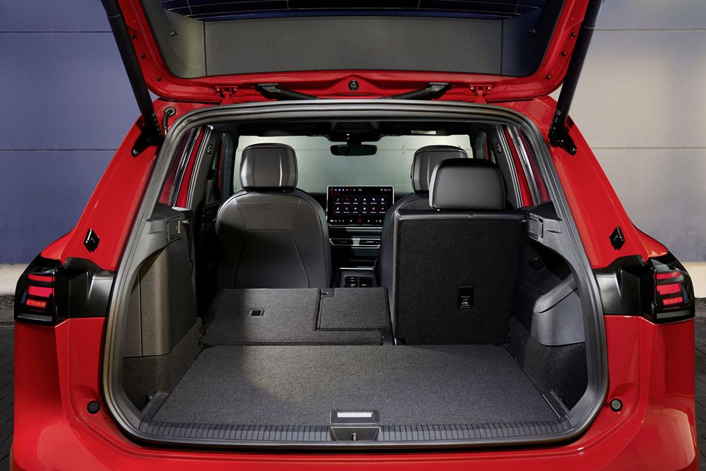 La troisième génération du Volkswagen Tiguan au style plus affirmé arrive sur le marché