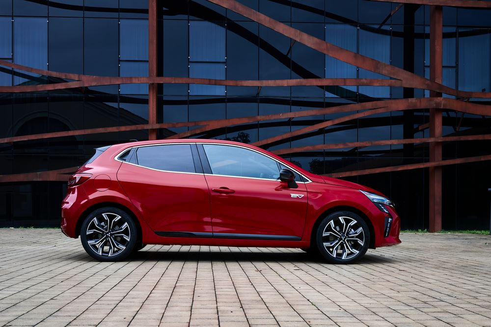 La citadine japonaise Mitsubishi Colt affiche les trois diamants de Mitsubishi