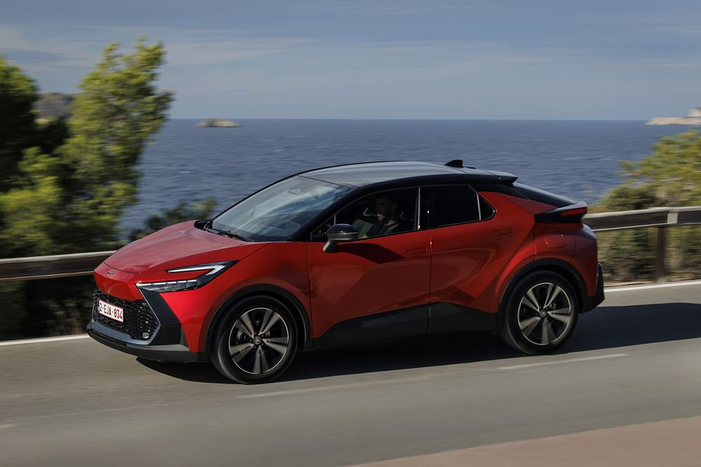 Le SUV du segment C Toyota C-HR affiche un style spectaculaire de concept-car