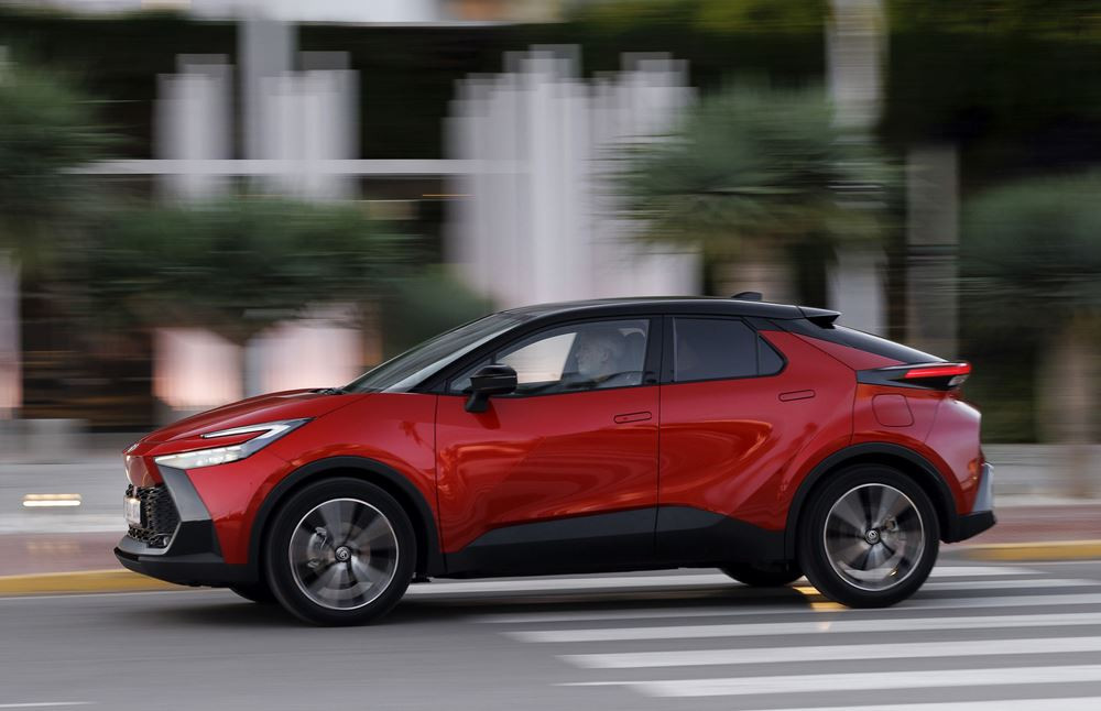Le SUV du segment C Toyota C-HR affiche un style spectaculaire de concept-car