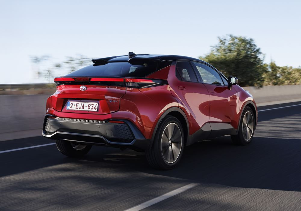 Le SUV du segment C Toyota C-HR affiche un style spectaculaire de concept-car