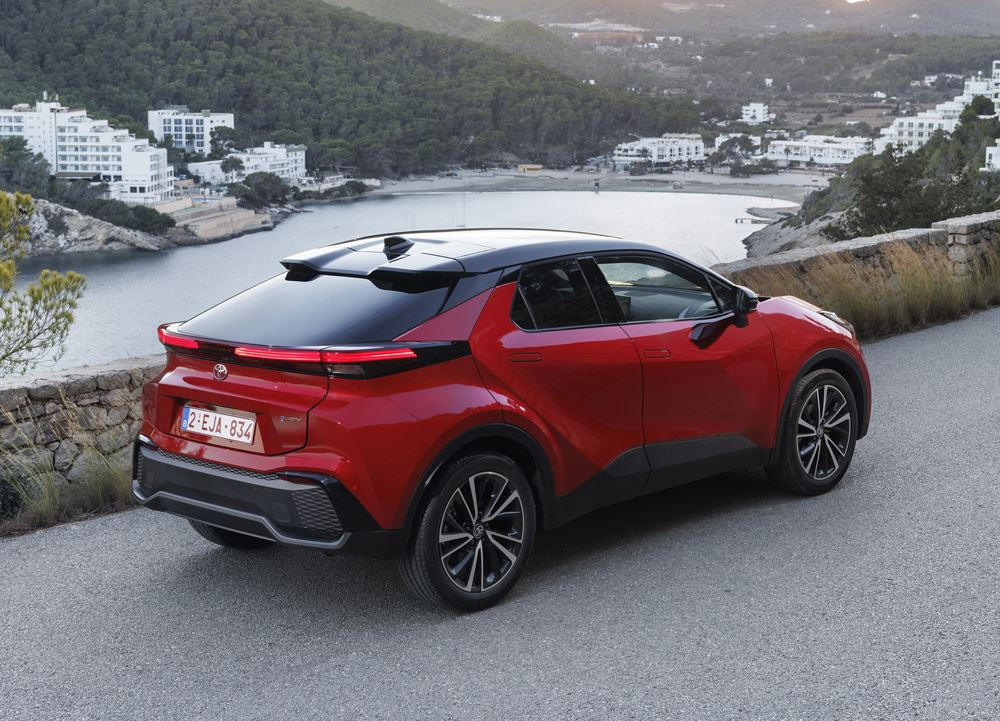 Le SUV du segment C Toyota C-HR affiche un style spectaculaire de concept-car